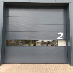 Overheaddeur met glassectie Overheaddeur met glassectie