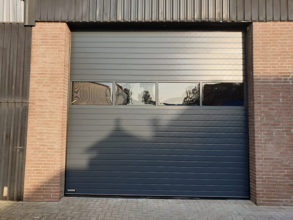 Overheaddeur – Horizontaal smal – glassecties