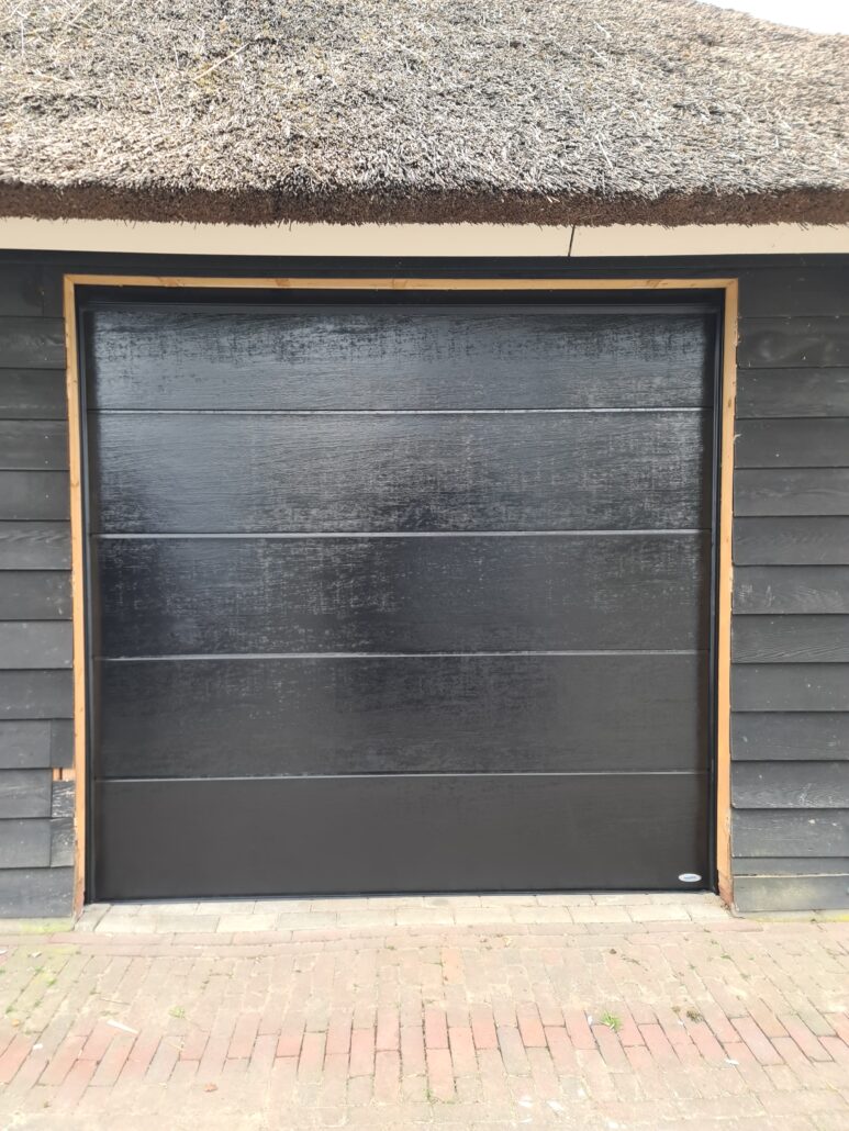 Sectionaaldeur – Woodgrain – Vlak – RALkleur naar keuze