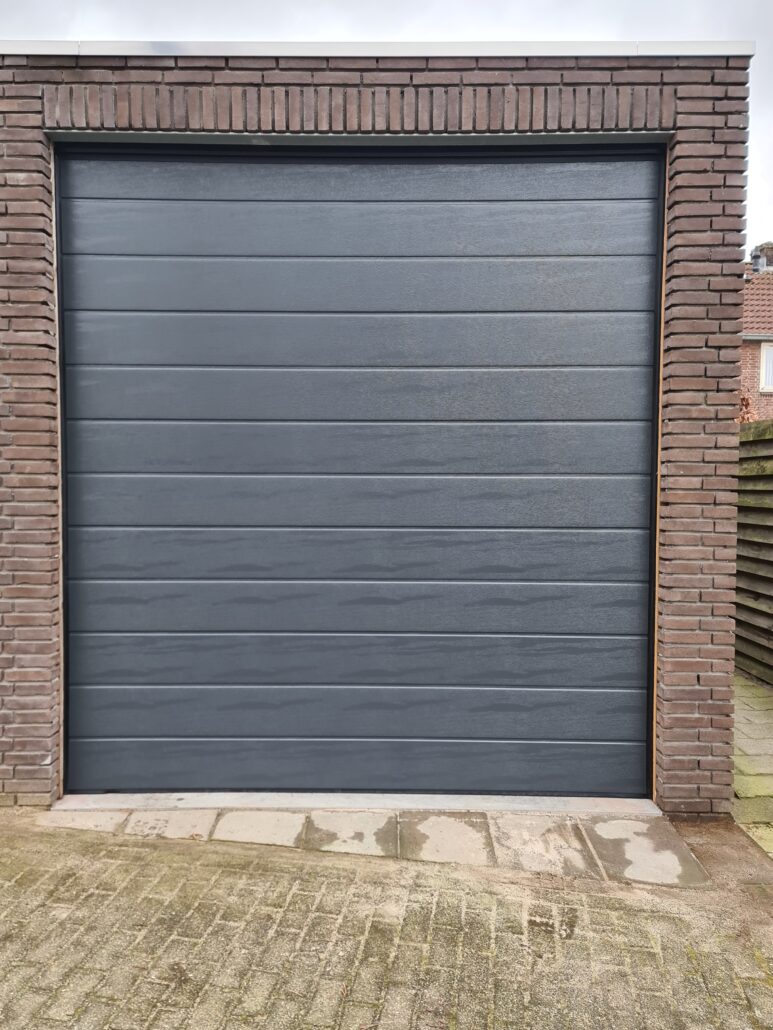 Sectionaaldeur – Woodgrain – Horizontaal smal – RAL7016