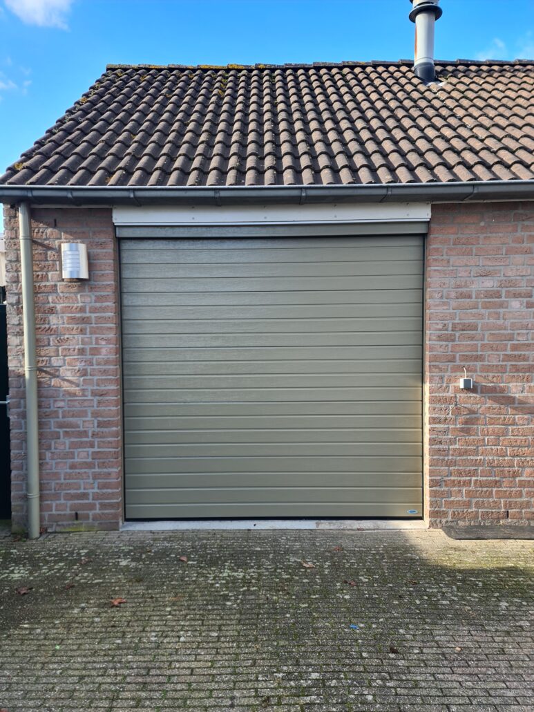 Sectionaaldeur – Woodgrain – Horizontaal smal – RALkleur naar keuze