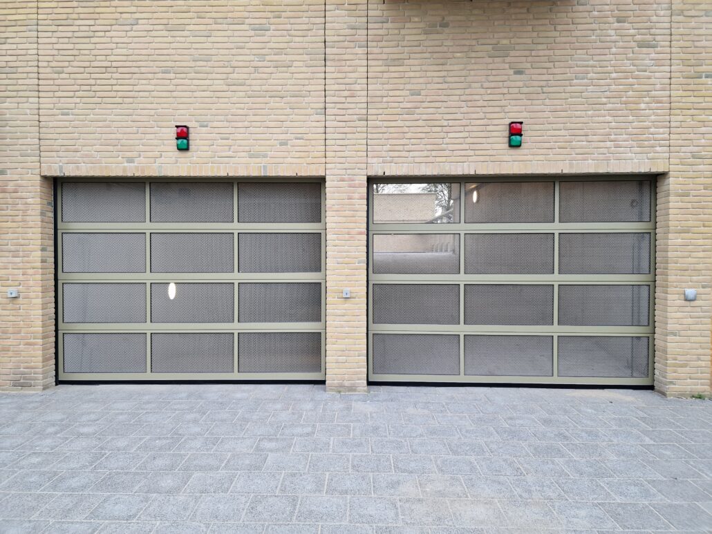 Sectionaaldeur voor een parkeergarage